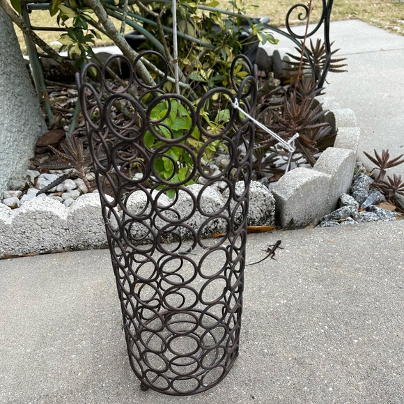 Vintage  🌸 Plant/Flower Designer Wrought Iron - Picture 5 of 6